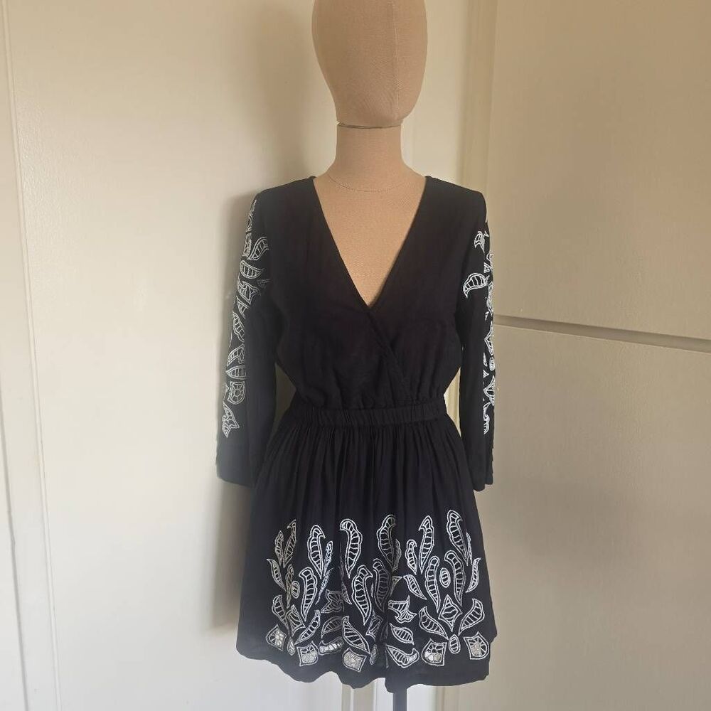 Tularosa Blk/ Silver Embroidery Rayon Mini Dress, 3/4 sleeve, NWOT, 6